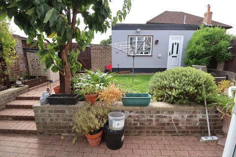 4 bedroom semi-detached house for sale, Daws Heath Road, Daws Heath, Benfleet, SS7