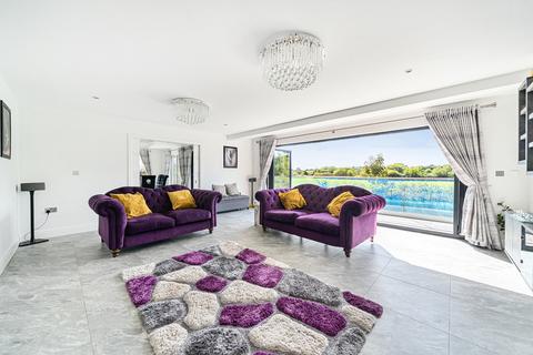 undefined, Dockett Eddy Lane, Shepperton, TW17