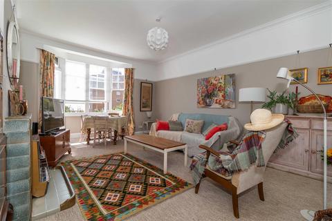 33 Bath Road, Worthing, BN11 3PG