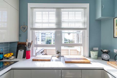 33 Bath Road, Worthing, BN11 3PG