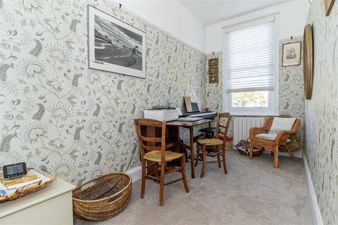 33 Bath Road, Worthing, BN11 3PG