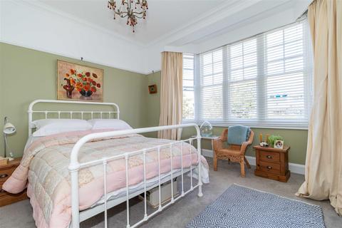 33 Bath Road, Worthing, BN11 3PG