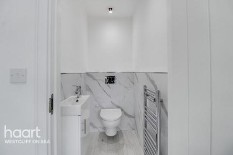 3 bedroom semi-detached bungalow for sale, Thornford Gardens, Southend-On-Sea