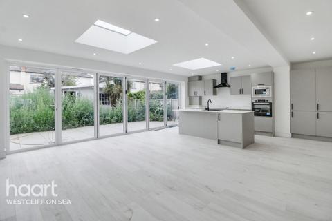 3 bedroom semi-detached bungalow for sale, Thornford Gardens, Southend-On-Sea