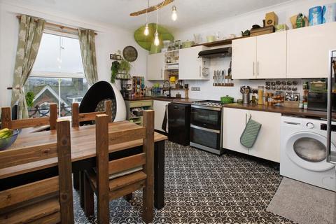 2 bedroom flat for sale, South View, Teignmouth, TQ14