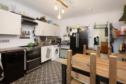 2 bedroom flat for sale, South View, Teignmouth, TQ14