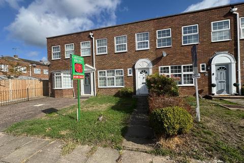 Shaftesbury Crescent, Staines-upon-Thames TW18