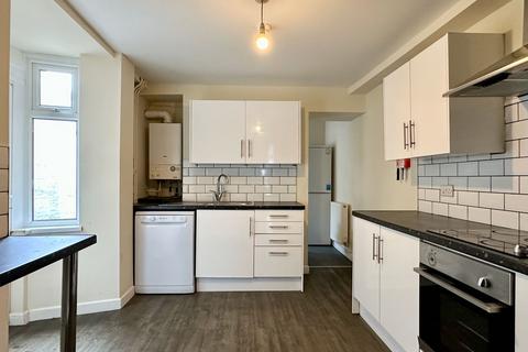 4 bedroom terraced house to rent, St. Helens Avenue, Swansea, SA1