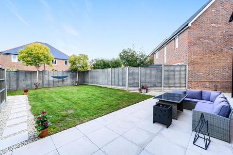 3 bedroom detached house for sale, Chestnut Drive, Thakeham, RH20