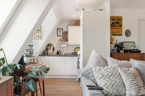 1 bedroom apartment for sale, North Ash Road, New Ash Green, Longfield, Kent, DA3