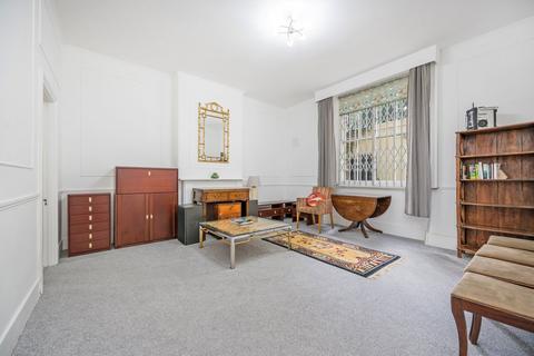 1 bedroom flat for sale, Ennismore Gardens, London SW7