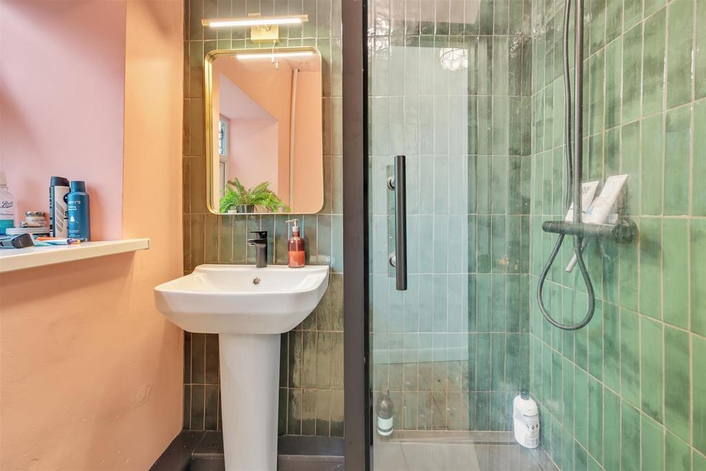 Shower and sink.jpg