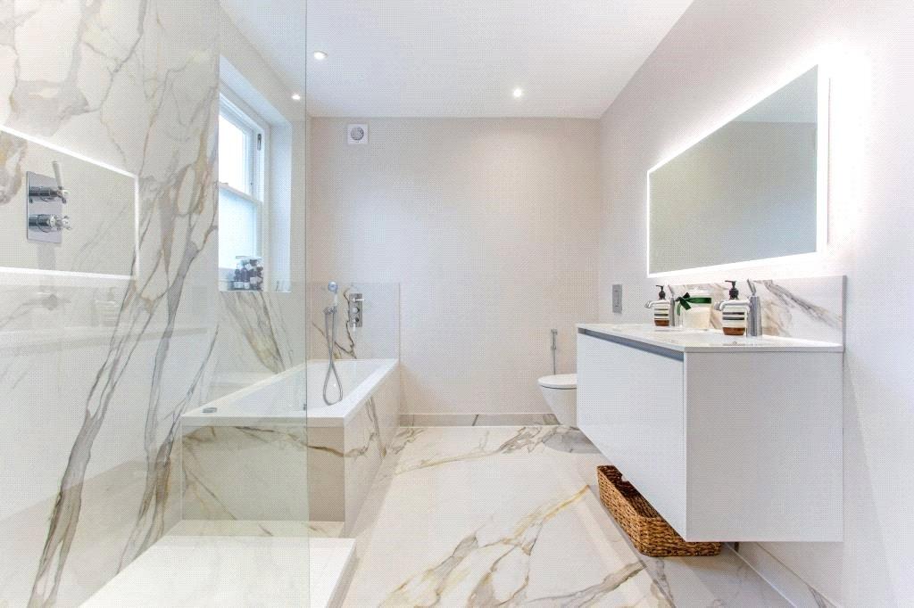 Principal Bathroom