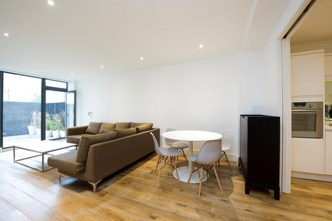 3 bedroom flat to rent, City Walk, London SE1