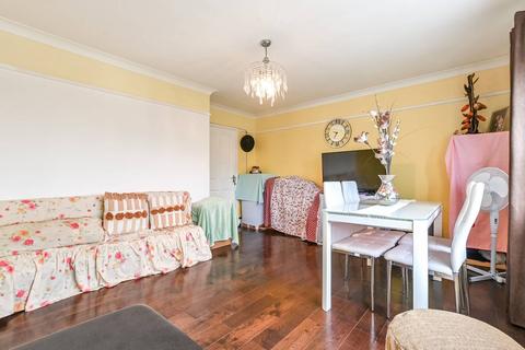 3 bedroom flat for sale, Caledon Road, East Ham, London, E6