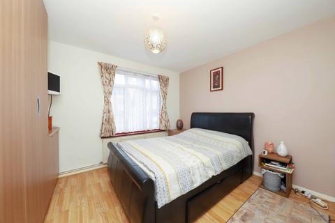 2 bedroom maisonette for sale, Ellement Close, Pinner HA5