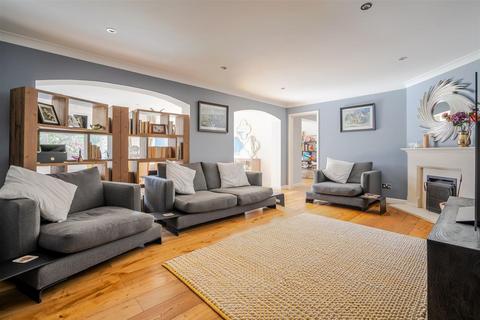 undefined, Slough Road, Datchet