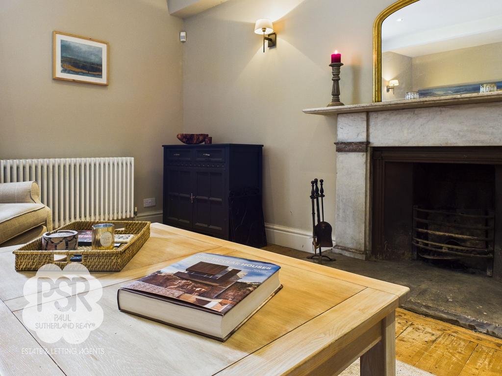 14 - Sitting Room