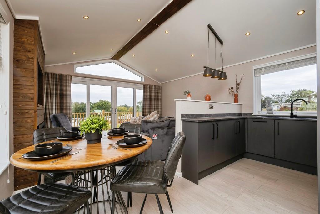 Kitchen diner