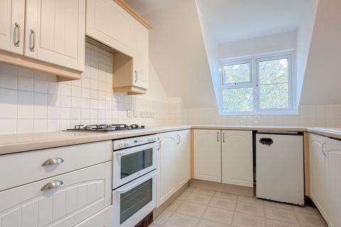 2 bedroom flat to rent, Branksome, Poole