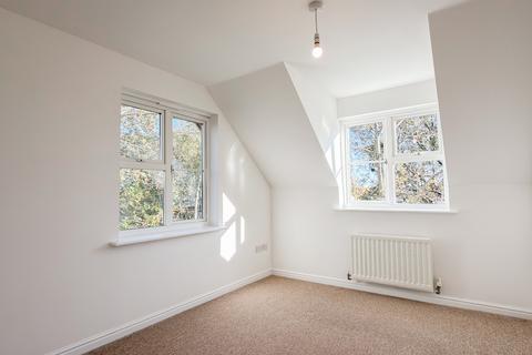 2 bedroom flat to rent, Branksome, Poole