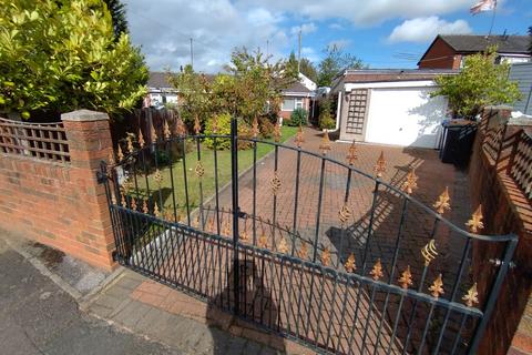 2 bedroom semi-detached bungalow for sale, St. Andrews Drive, Kidsgrove, Stoke-on-Trent