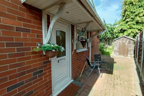 2 bedroom semi-detached bungalow for sale, St. Andrews Drive, Kidsgrove, Stoke-on-Trent