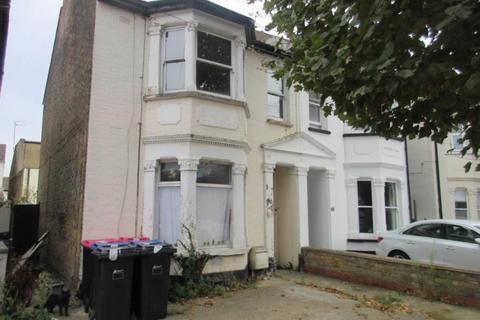2 bedroom flat for sale, Park Road, Westcliff On Sea