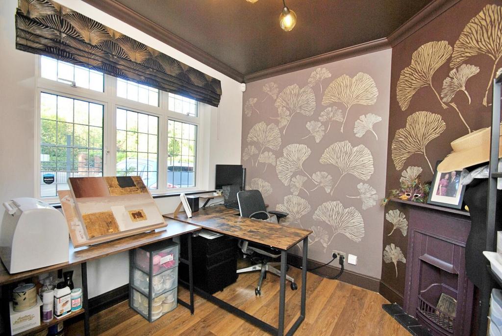 Bedroom/Office