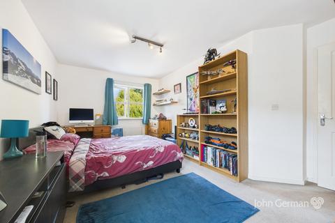 12 Chamberlain Close, Uttoxeter, ST14 8ET
