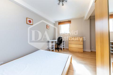 Studio to rent, Caledonian Road, Kings  Cross, London