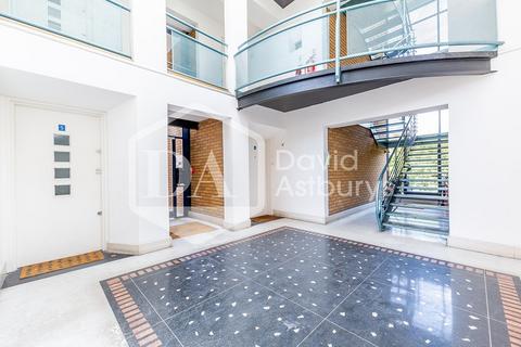 Studio to rent, Caledonian Road, Kings  Cross, London