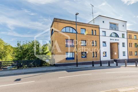 Studio to rent, Caledonian Road, Kings  Cross, London