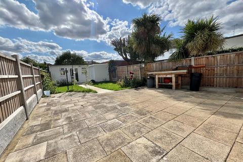 5 bedroom semi-detached house to rent, Mawney Road, Romford