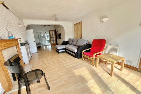5 bedroom semi-detached house to rent, Mawney Road, Romford