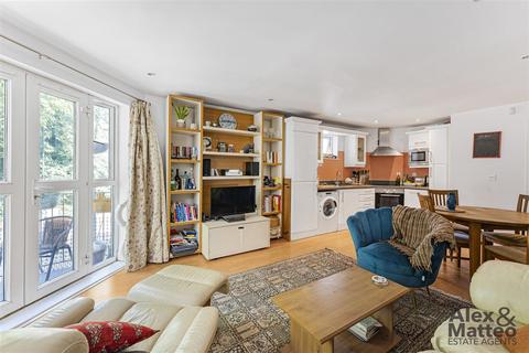 2 bedroom flat for sale, Elgar Street, Canada Water, SE16