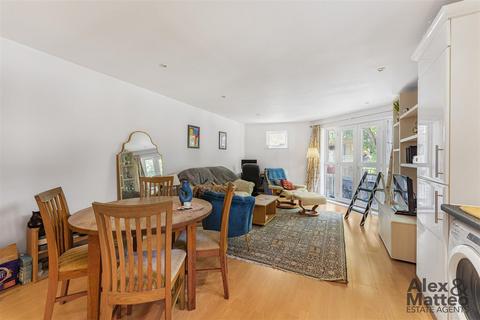 2 bedroom flat for sale, Elgar Street, Canada Water, SE16