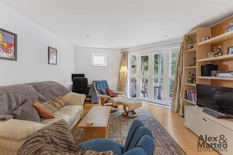 2 bedroom flat for sale, Elgar Street, Canada Water, SE16