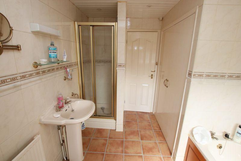 Bathroom photo 2