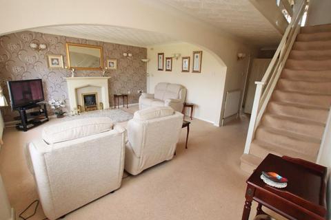 4 bedroom detached house for sale, FILLINGHAM CRESCENT, CLEETHORPES