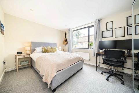 3 bedroom end of terrace house for sale, Lynton Road, London SE1