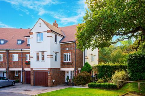 5 bedroom house for sale, St Nicholas Crescent, Pyrford, Woking, GU22