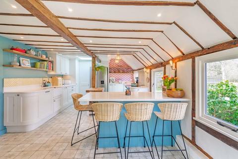 5 bedroom detached house for sale, High Street, Wallcrouch