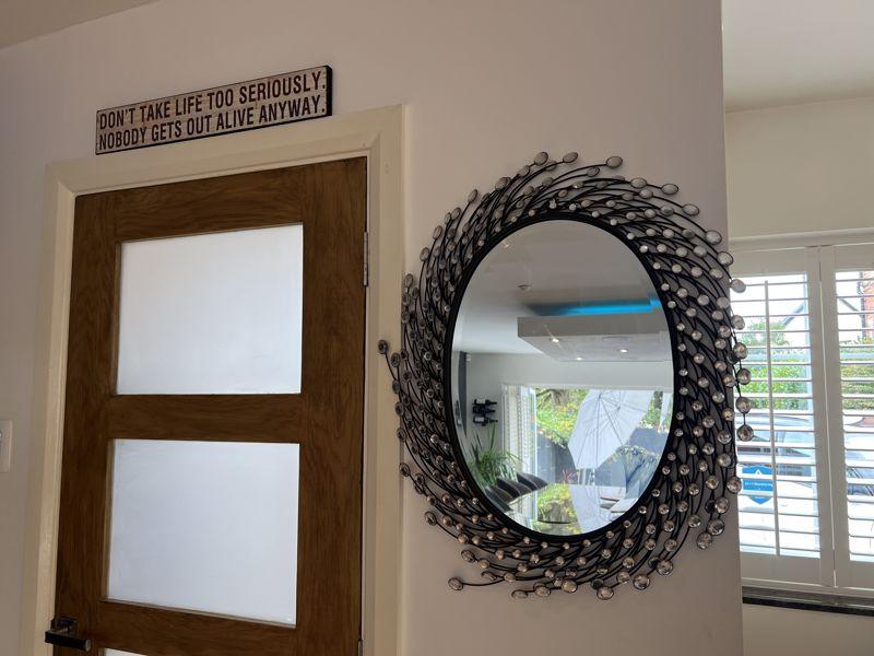 Mirror Lounge