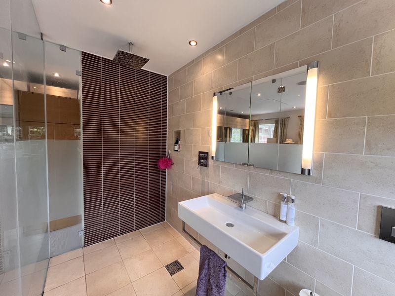 Master Ensuite