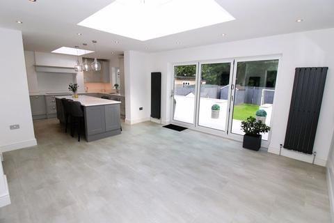 1a Chipstead Way, Woodmansterne, Banstead, SM7 3JH