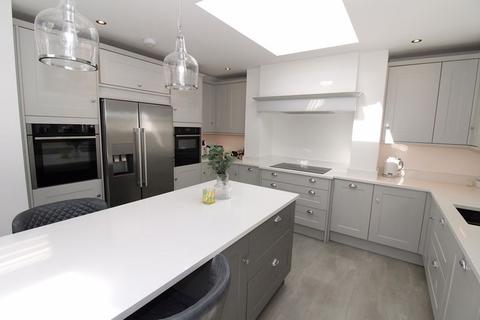 1a Chipstead Way, Woodmansterne, Banstead, SM7 3JH
