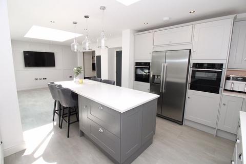 1a Chipstead Way, Woodmansterne, Banstead, SM7 3JH
