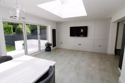 1a Chipstead Way, Woodmansterne, Banstead, SM7 3JH