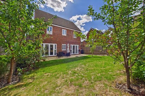 3 bedroom detached house for sale, Isabella Walk, Tadworth